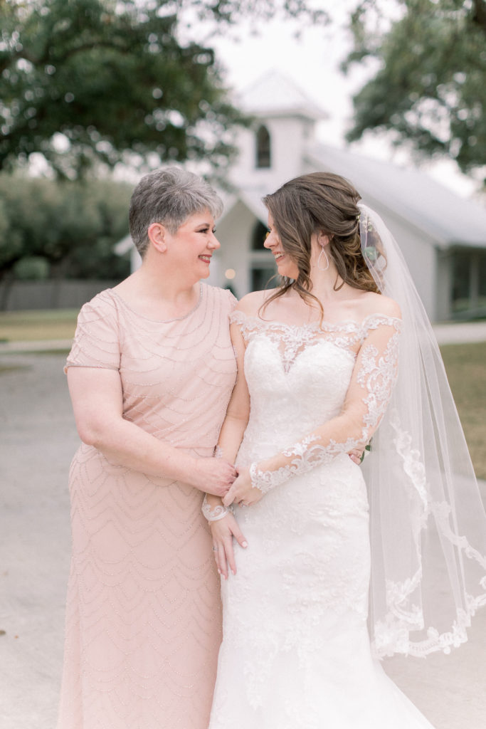 Wedding at Chandelier of Gruene, Floral and Coordination by Touch of Whimsy, Photography by Anna Kay Photography 