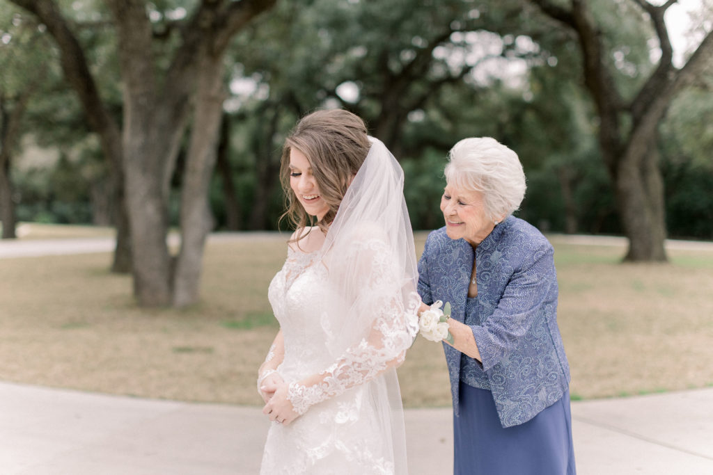 Wedding at Chandelier of Gruene, Floral and Coordination by Touch of Whimsy, Photography by Anna Kay Photography 