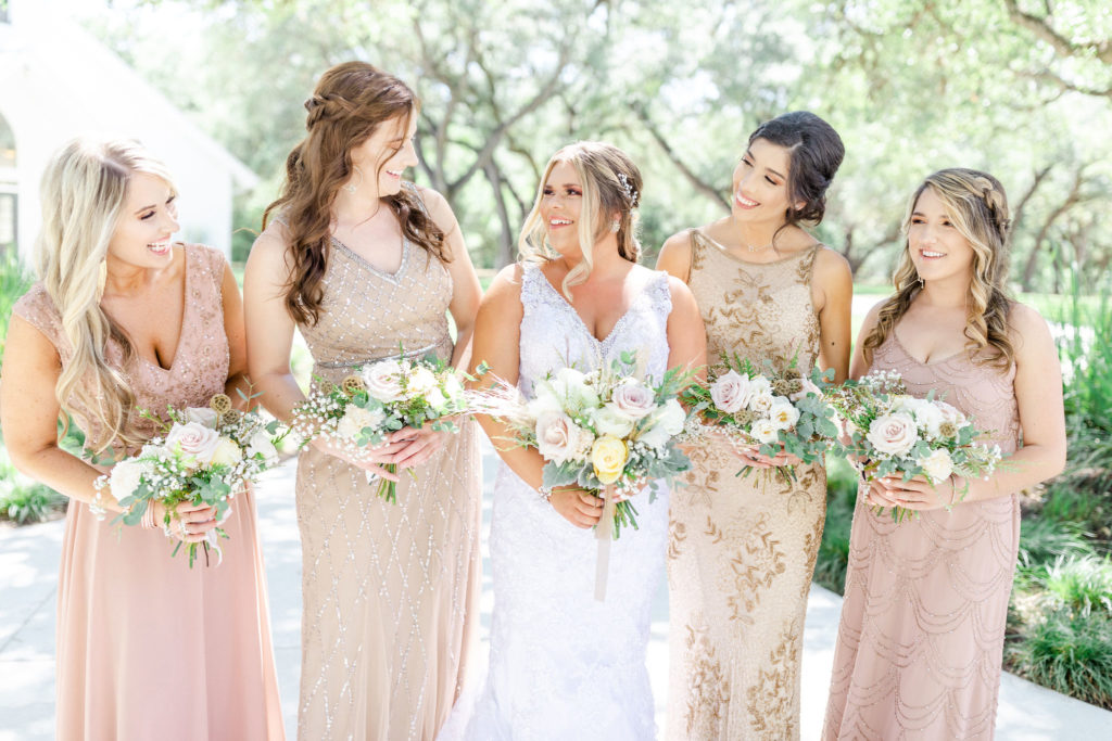 Wedding at Chandelier of Gruene, Touch of Whimsy Design and Coordination, Subtle textured wedding, bridesmaids, photography by Jessica Chole Photography