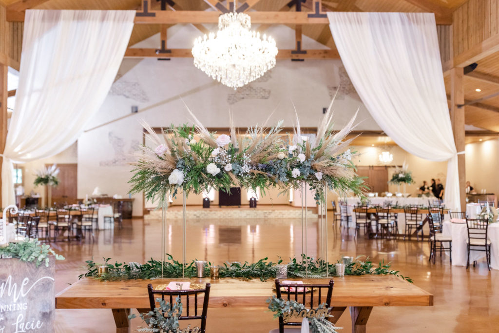 Wedding at Chandelier of Gruene, Touch of Whimsy Design and Coordination, Subtle textured wedding, reception details, photography by Jessica Chole Photography