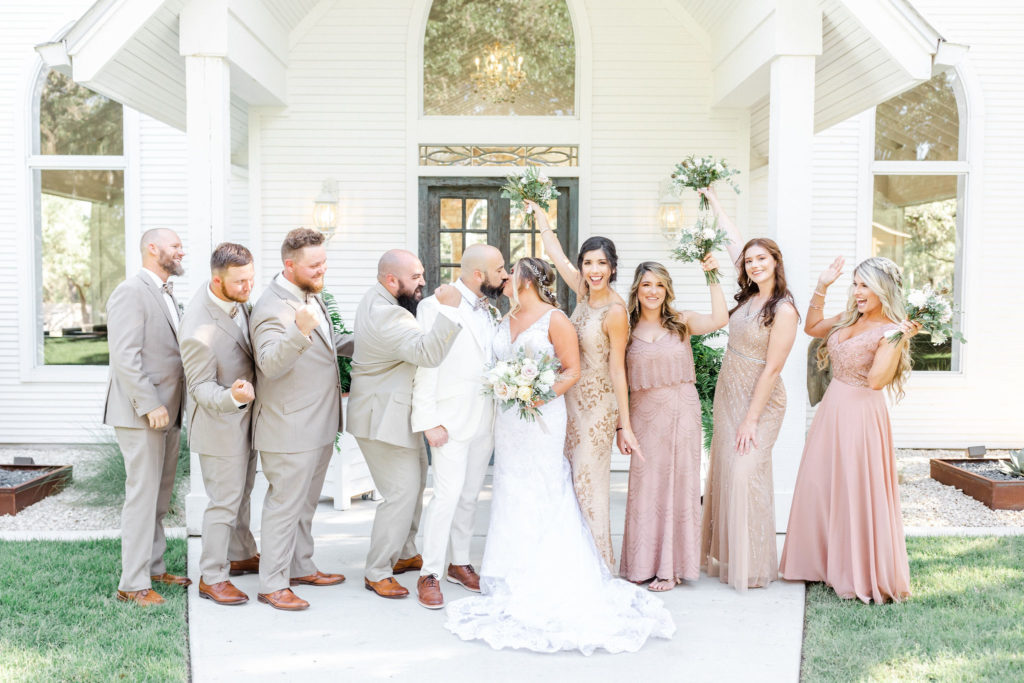 Wedding at Chandelier of Gruene, Touch of Whimsy Design and Coordination, Subtle textured wedding, bridal party, photography by Jessica Chole Photography