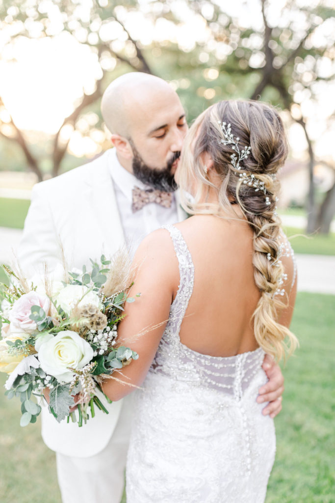 Wedding at Chandelier of Gruene, Touch of Whimsy Design and Coordination, Subtle textured wedding, bride and groom, photography by Jessica Chole Photography